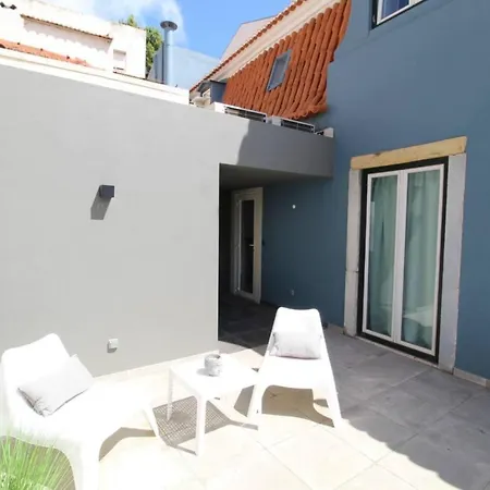 Lovely Bedroom With Patio In Casa vacanze Lisbona