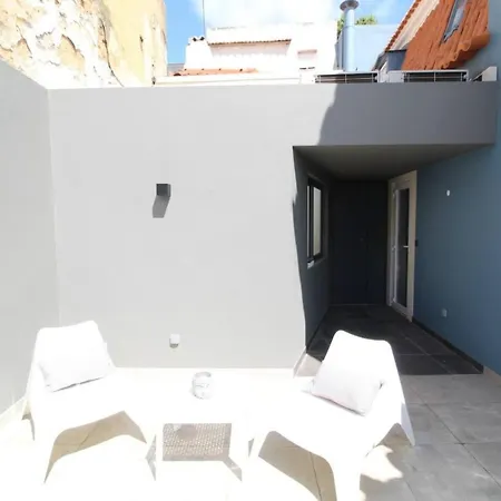 Lovely Bedroom With Patio In * Lisbon