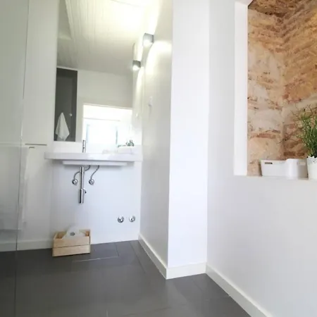 펜션 Lovely Bedroom With Patio In 리스본