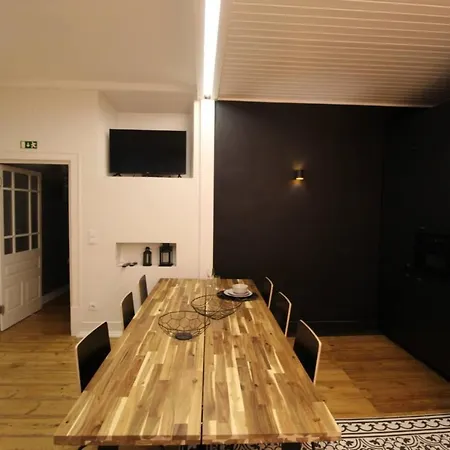 別荘 Lovely Bedroom With Patio In