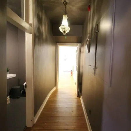 Lovely Bedroom With Patio In * リスボン