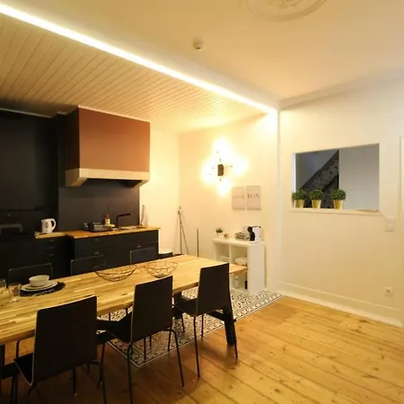 Lovely Bedroom With Patio In * Lisbon